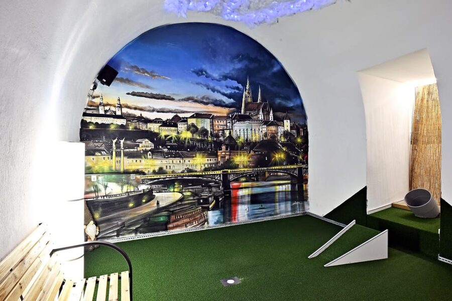 Prague: Mazemania Miniature Golf Experience - Mazemania Mini Golf in Prague, what makes it fun fast