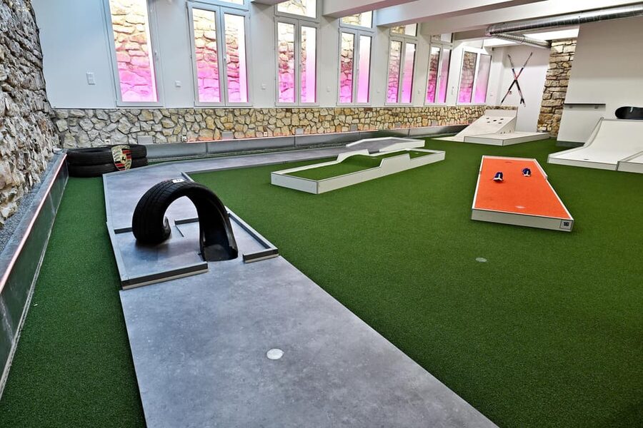 Prague: Mazemania Miniature Golf Experience - Staff and the atmosphere, friendly service you notice