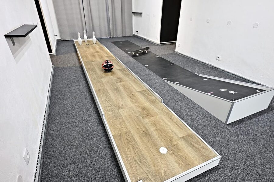 Prague: Mazemania Miniature Golf Experience - Getting there in Prague, and timing your mini-golf moment