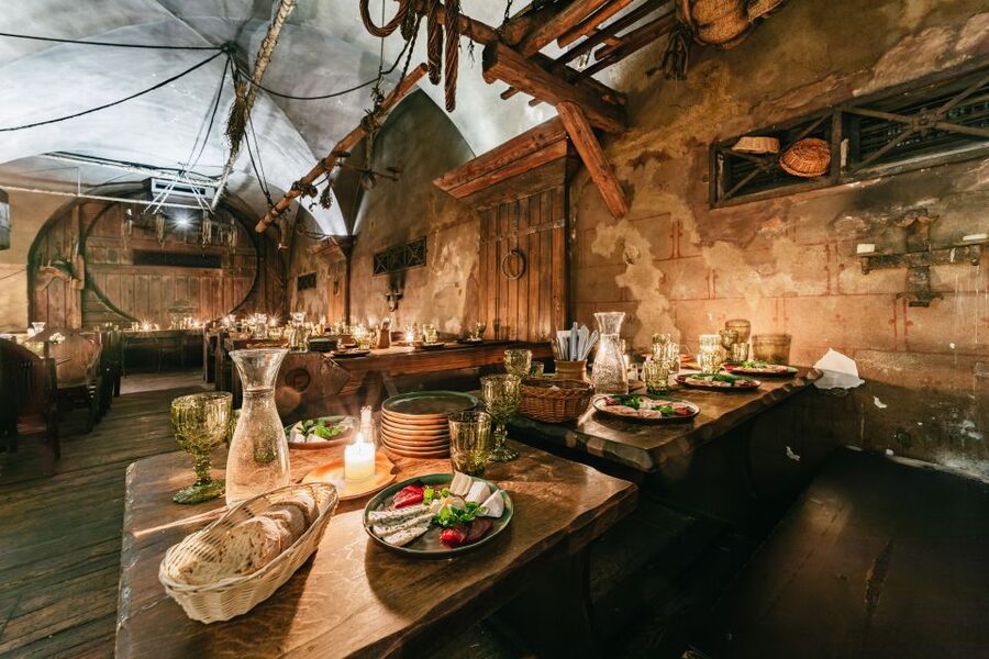 Prague: Medieval Dinner with Unlimited Drinks - Seating, Tables, and Why the Room Feels Tight