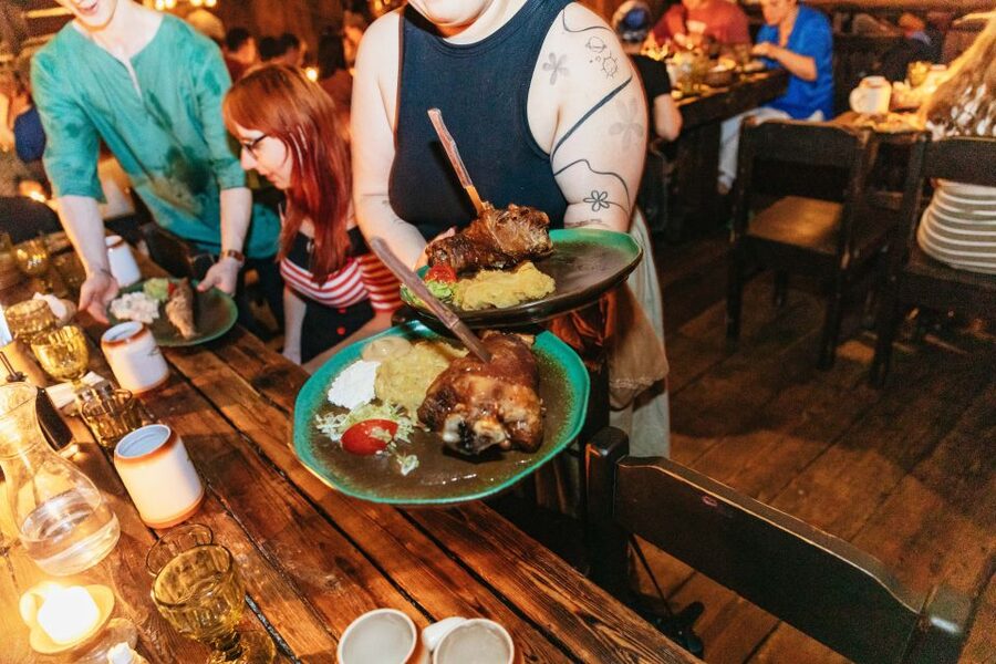 Prague: Medieval Dinner with Unlimited Drinks - My Practical Tips Before You Go