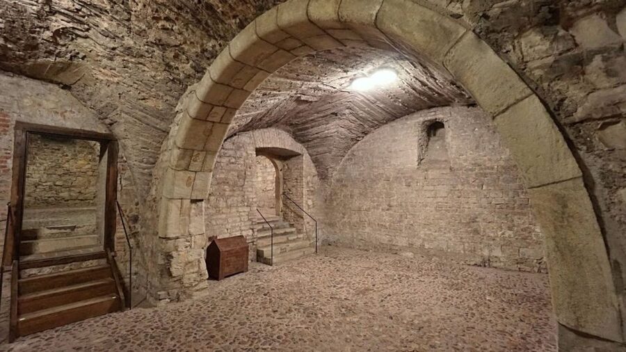 Prague: Medieval Underground Guided Tour - Prague Under the Old Town Hall: What Makes This Tour Worth Two Hours