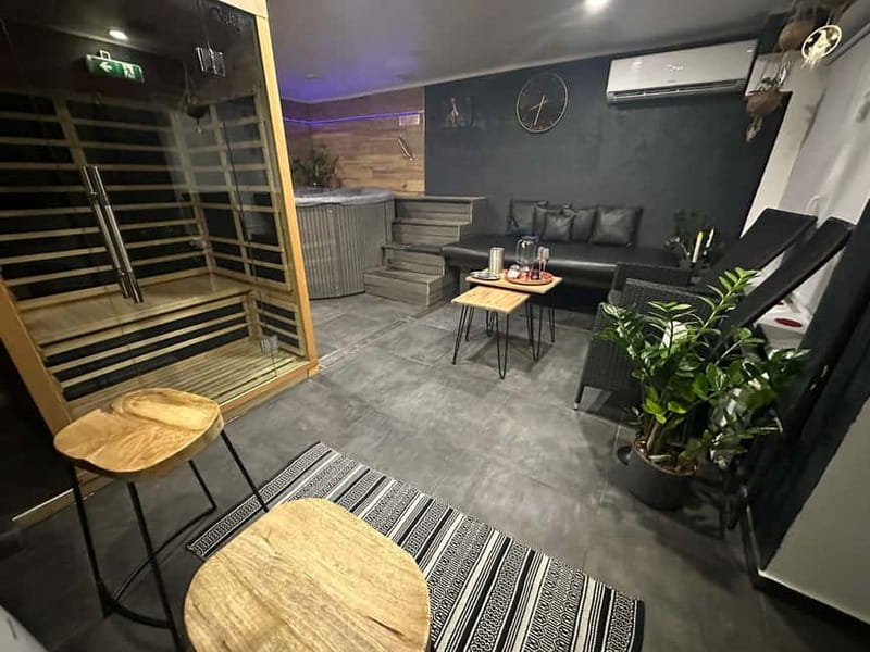 Prague: Modern Private Spa with Jacuzzi and/or Sauna - A Modern Private Spa Close to Prague Center