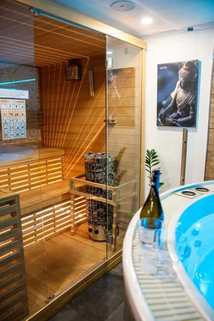 Prague: Modern Private Spa with Jacuzzi and/or Sauna - What’s Included: Prosecco, Fruit, Towels, Coffee, L’Occitane