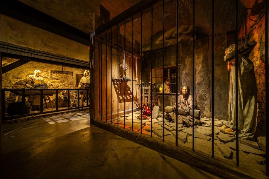 Prague: Museum of Torture Entry Ticket - A real-world comfort concern from a negative review