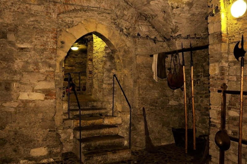 Prague Must-See: Old Town, Charles Bridge & Alchemy Museum - Powder Tower to Old Town: Getting your bearings fast