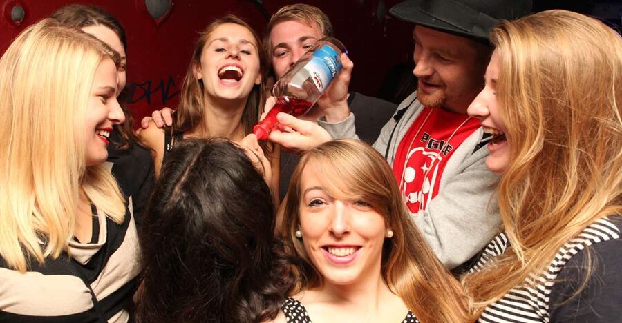 Prague: New Year's Eve Pub Crawl & Karlovy Lazne Club Entry - The Drink Plan: Unlimited Hour, Welcome Shots, and What to Watch For