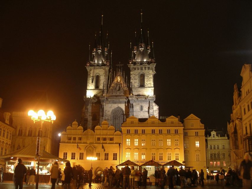 Prague: Old, New, and Jewish Towns Guided Walking Tour - Jewish Town part: focused context in a meaningful area