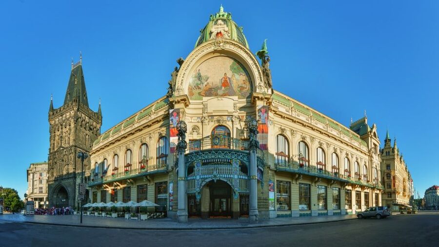 Prague: Old Town and Jewish Quarter 2-Hour Walking Tour - Josefov and the Jewish Quarter route: synagogues, streets, and symbols