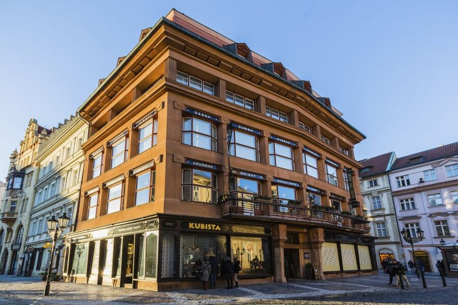 Prague: Old Town and Jewish Quarter 2-Hour Walking Tour - Starting at the Old Town Hall, the right way