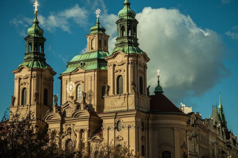 Prague: Old Town and Jewish Quarter Guided Tour in German - The Prague Astronomical Clock stop, and how not to feel rushed