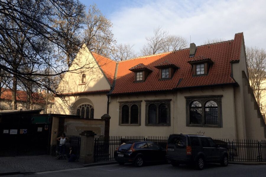 Prague: Old Town and Jewish Quarter Guided Tour in German - Franz Kafka’s birthplace, then the move into Josefov