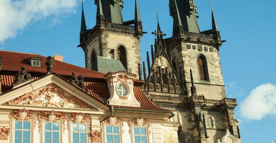 Prague: Old Town and Jewish Quarter Guided Tour in German - Ending on Charles Bridge: the perfect landing point