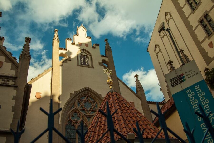 Prague: Old Town and Jewish Quarter Guided Tour in German - Language and fitness limits: the tradeoffs are clear
