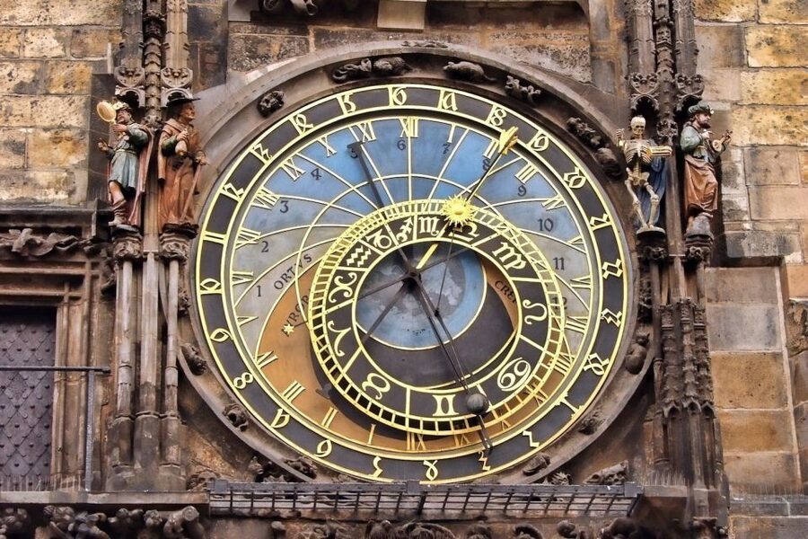 Prague: Old Town and Jewish Quarter Guided Tour in German - Charles University streets: scenic, but also strategic