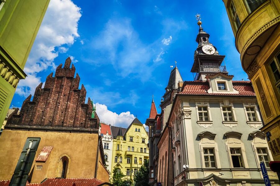 Prague: Old Town and Jewish Quarter Tour - The Old Jewish Cemetery: When the Tour Goes Quiet