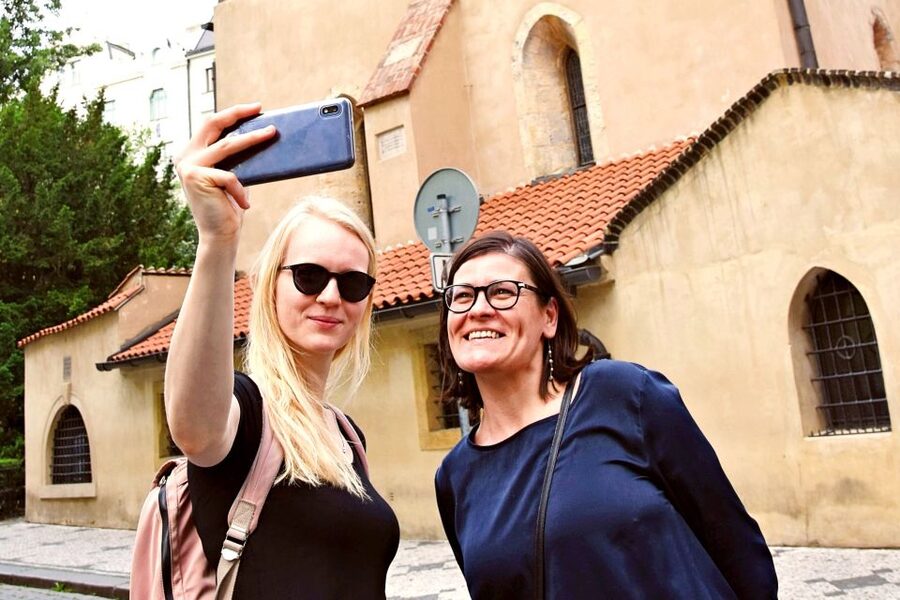 Prague: Old Town and Jewish Quarter Tour - Guide Quality, Timing, and How the Tour Handles Sensitive Topics