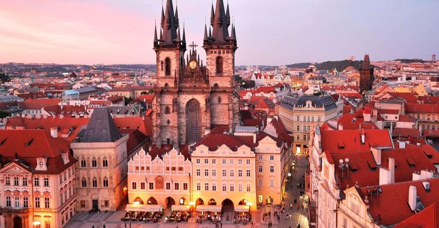 Prague: Old Town and Jewish Quarter Tour with Jewish Museum - Old Town Hall and the Astronomical Clock, with the right kind of guidance