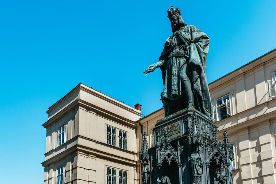 Prague: Old Town, Astronomical Clock and Underground Tour - Astronomical Clock Orloj: how to make sense of the mechanisms