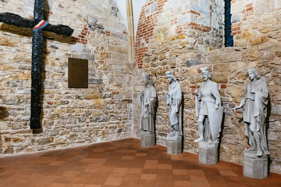 Prague: Old Town, Astronomical Clock and Underground Tour - Meeting point at Mostecka 4, then walking your way into Old Town