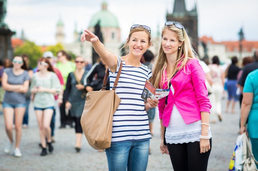 Prague: Old Town Highlights Private Guided Walking Tour - Lesser Town extras in the 4-hour option: Lennon Wall plus small street moments
