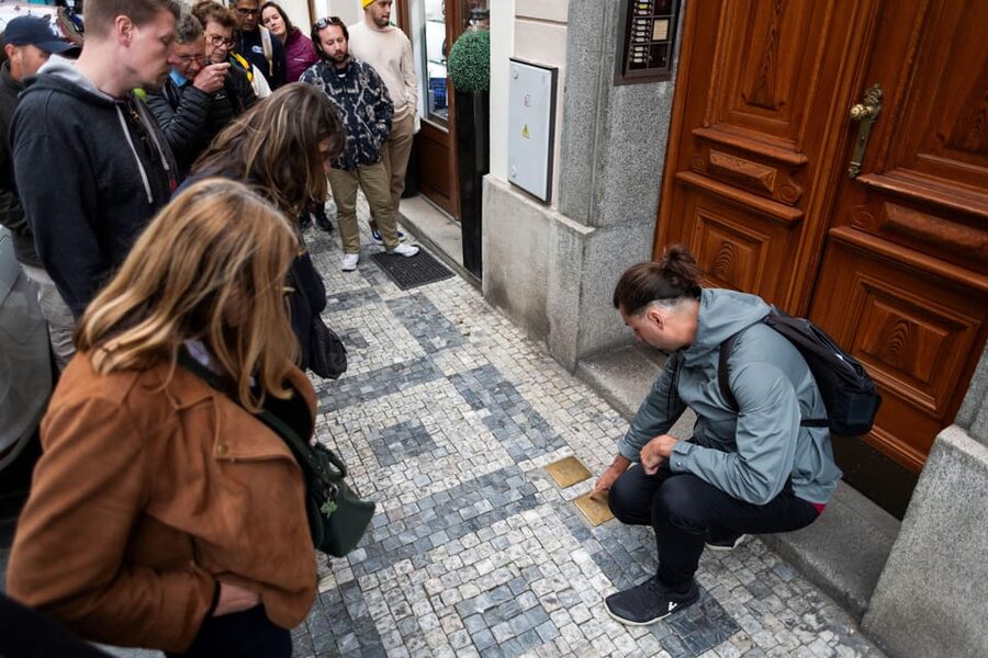 Prague: Old Town, Jewish Quarter & Astro Clock Walking Tour - Price and value: $22 for icons plus context