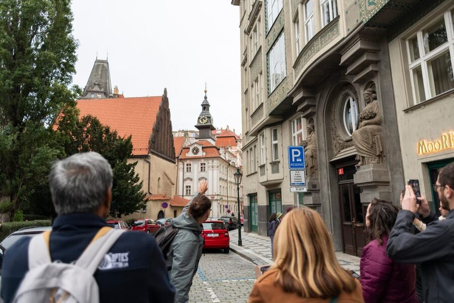 Prague: Old Town, Jewish Quarter & Astro Clock Walking Tour - Prague Old Town and Josefov in 150 minutes