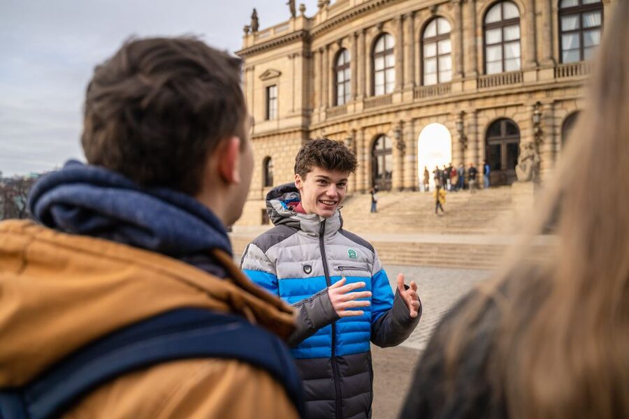 Prague: Old Town Private Walking Tour with Hotel Pickup - English or German guides: you get the same route, different conversation