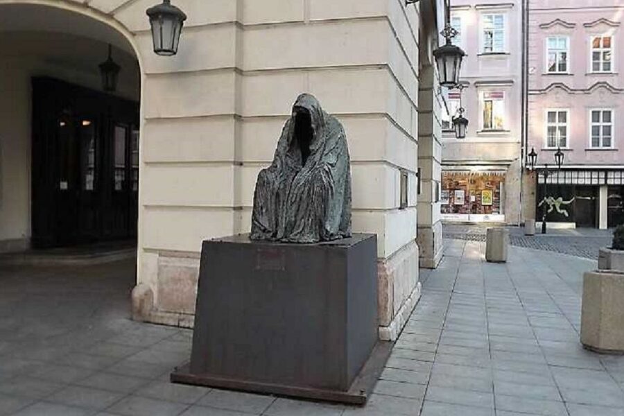 Prague: Old Town Tour & National Museum Skip-the-Line Ticket - Languages and guide style: when the tour feels like it fits your trip