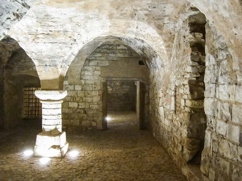 Prague: Oldtown, Medieval Underground & Dungeon History Tour - Where to meet at Art Passage near Black Angels Bar