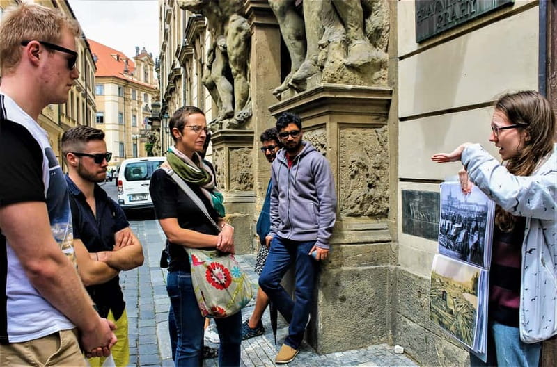 Prague: Oldtown, Medieval Underground & Dungeon History Tour - The secret alchemy laboratory and the golem display