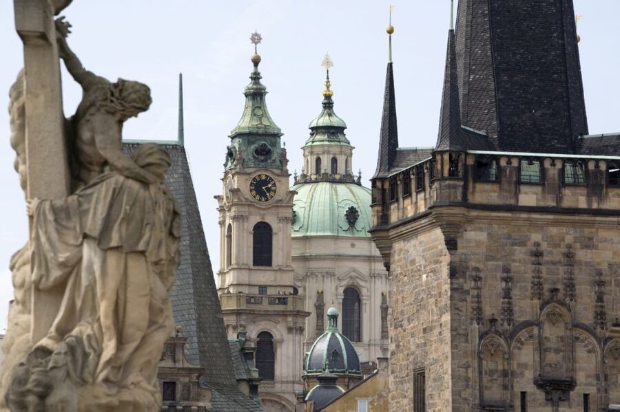 Prague: Prague Castle and Little Quarter Guided Walking Tour - A tight 3-hour plan: Castle to Little Quarter to Kampa