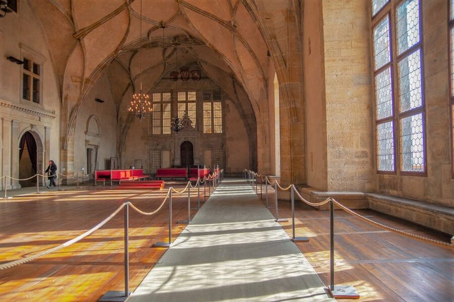 Prague: Prague Castle Complex Smartphone Audio Guide - Getting started at St. Vitus Cathedral and why it sets your day up