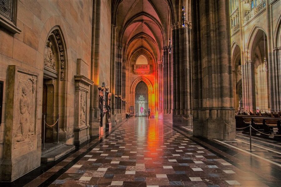 Prague: Prague Castle Complex Smartphone Audio Guide - What to consider: internet, narration style, and battery life