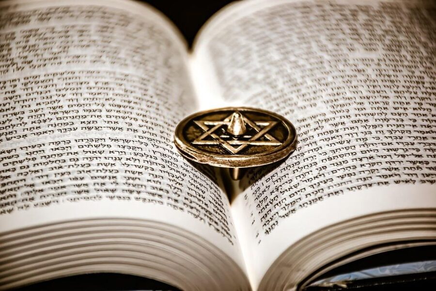 Prague: Prague Synagogues & the Jewish Cemetery Guided Tour - The Spanish Synagogue finale, and why it’s treated like the main event