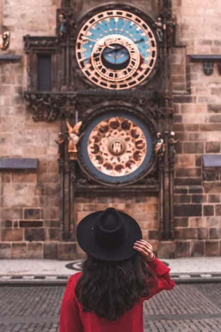Prague: Private Professional Photoshoot with Edited Photos - Meet in Old Town, then go straight to picture mode