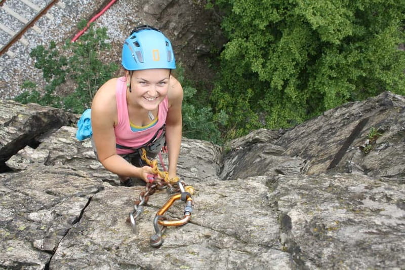 Prague: Private Rock Climbing Experience with Instructor - The real training moment: 2 hours of climbing and belaying