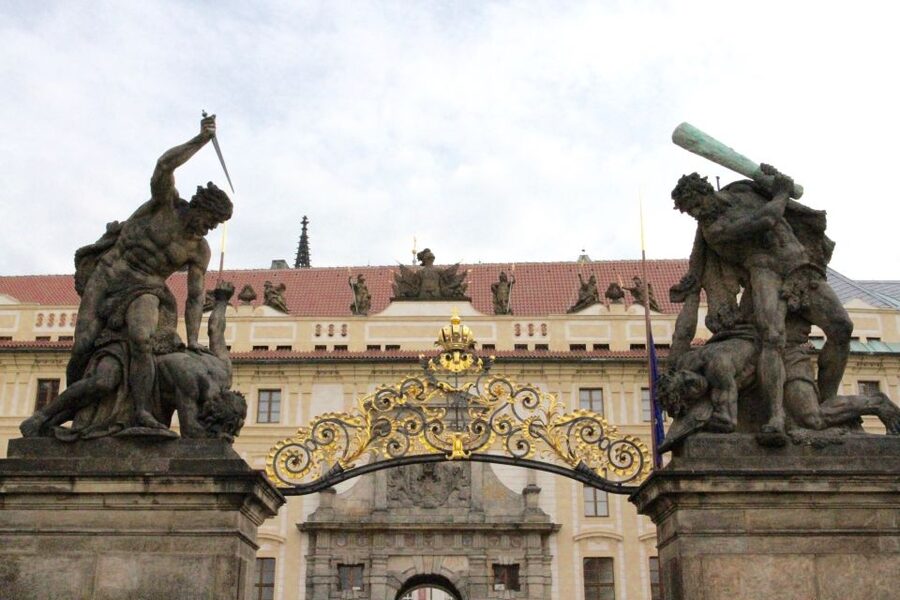 Prague: Private Tour of the Prague Castle Grounds - Prague Castle grounds in 3 hours, what you will see