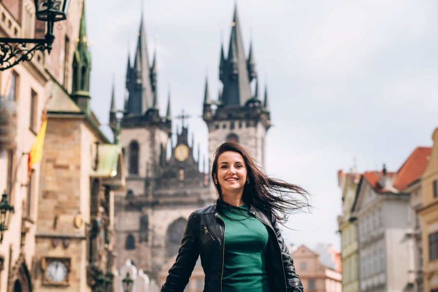 Prague: Professional Photoshoot in the Old Town - How the 15 to 30 Minute Photoshoot Actually Feels in Real Life