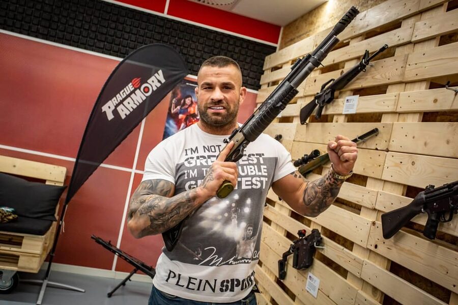 Prague: Shooting Range Experience - Entering Prague Armory: Where to Go and What to Expect at Arrival