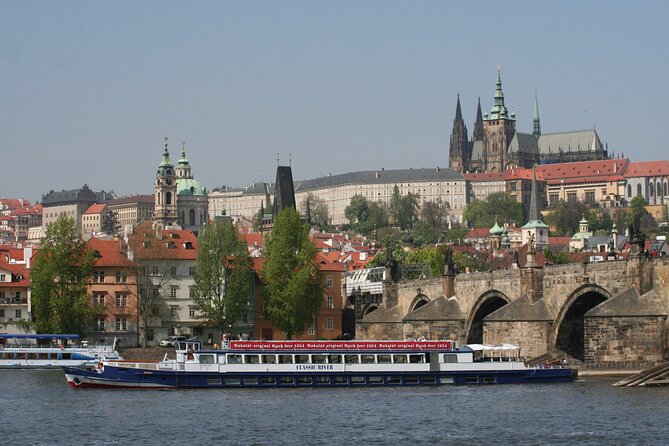 Prague: Sightseeing Boat Cruise with Buffet Dinner - Getting on board at Dvořákovo nábřeží (and finding your table fast)