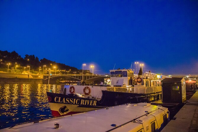 Prague: Sightseeing Boat Cruise with Buffet Dinner - Getting on board: Classic River, pier 17, and the 18:50 departure