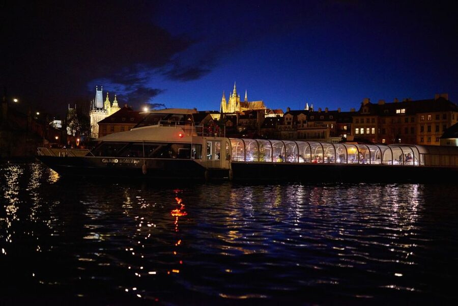 Prague: Sightseeing Dinner Cruise on Open-Top Glass Boat - Live Music and Onboard Atmosphere: The Part That Turns Sightseeing Into an Event