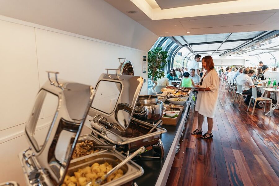 Prague: Sightseeing Dinner Cruise on Open-Top Glass Boat - Dinner Buffet: What You Actually Eat While You Cruise