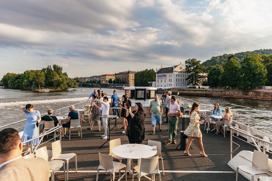 Prague: Sightseeing Dinner Cruise on Open-Top Glass Boat - The 3-Hour Pace: Enough Time to Eat, See, and Still Enjoy Yourself