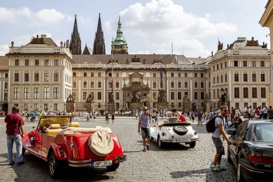 Prague: Skip-the-line Castle Ticket and Optional AudioGuide - Pacing and timing: how to plan for guards and crowds
