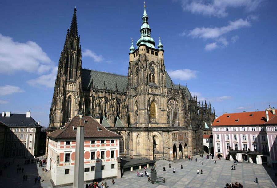 Prague: Stunning Viewpoints, Castle, City & Park Bike Tour - Letna Park viewpoints and the “stop for photos” strategy