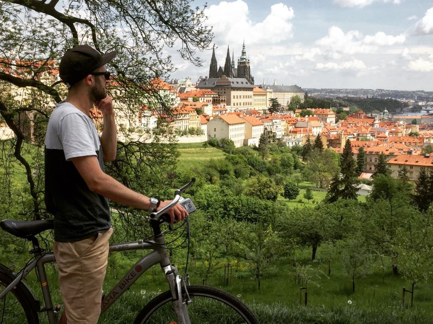 Prague: Stunning Viewpoints, Castle, City & Park E-Bike Tour - Prague Castle Photo Stop and a Short Walk