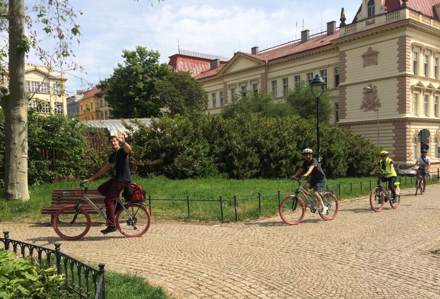 Prague: Stunning Viewpoints, Castle, City & Park E-Bike Tour - Starting at Praha Bike, Getting Set Up Fast