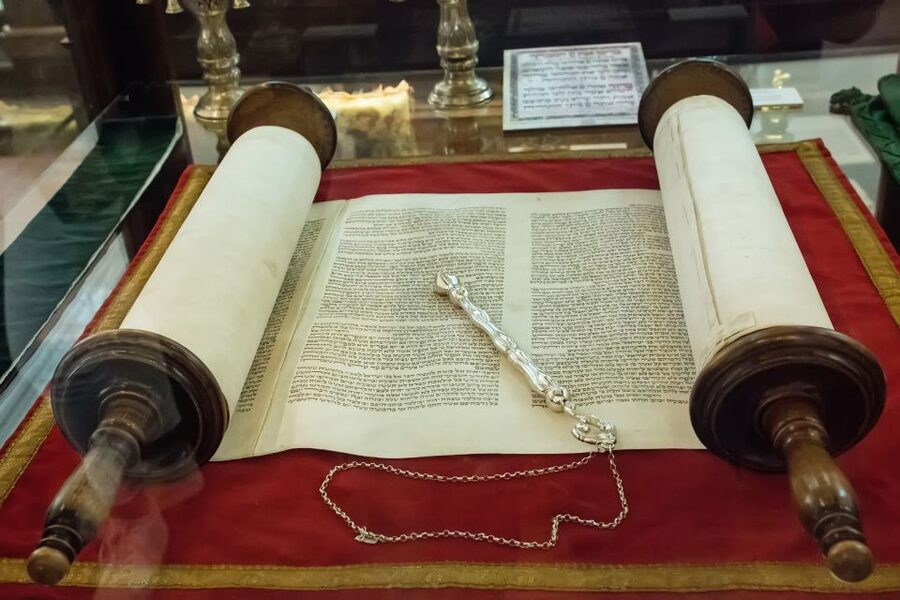 Prague: Synagogues and Jewish Quarter Private Walking Tour - Old-New Synagogue: the extra must-see stop